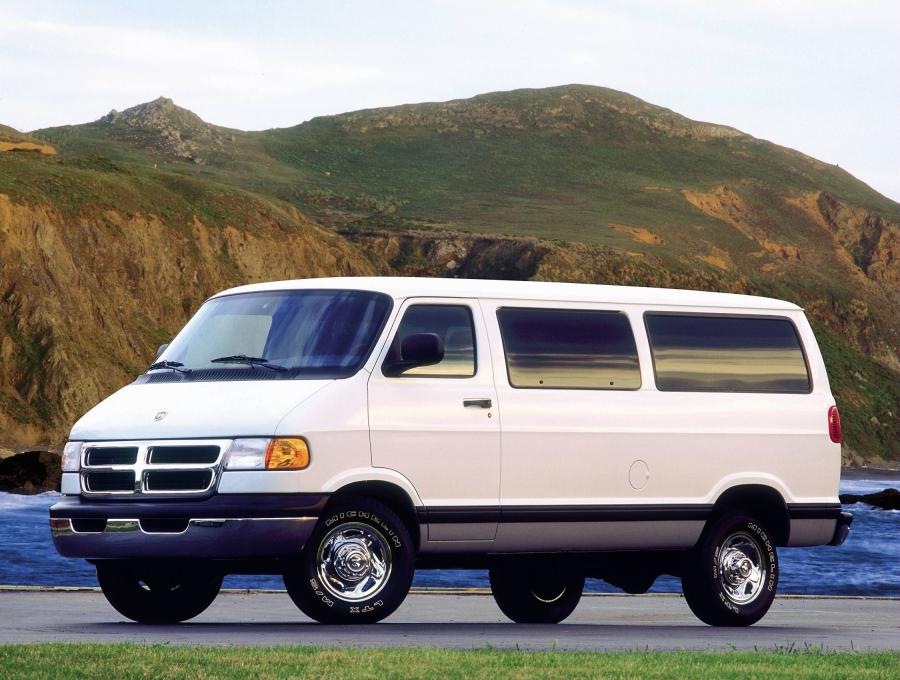  Dodge Ram Van Wagon 1994 года  (фото 2 из 22)
